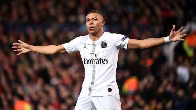 中超俱乐部欠薪问题严峻，准入审核难度大，职业化进程仍不完善。