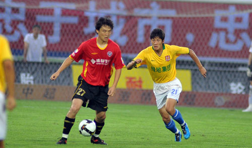 内蒙古额尔古纳初冬银装素裹，金雕翱翔雪原尽显苍穹之王风范