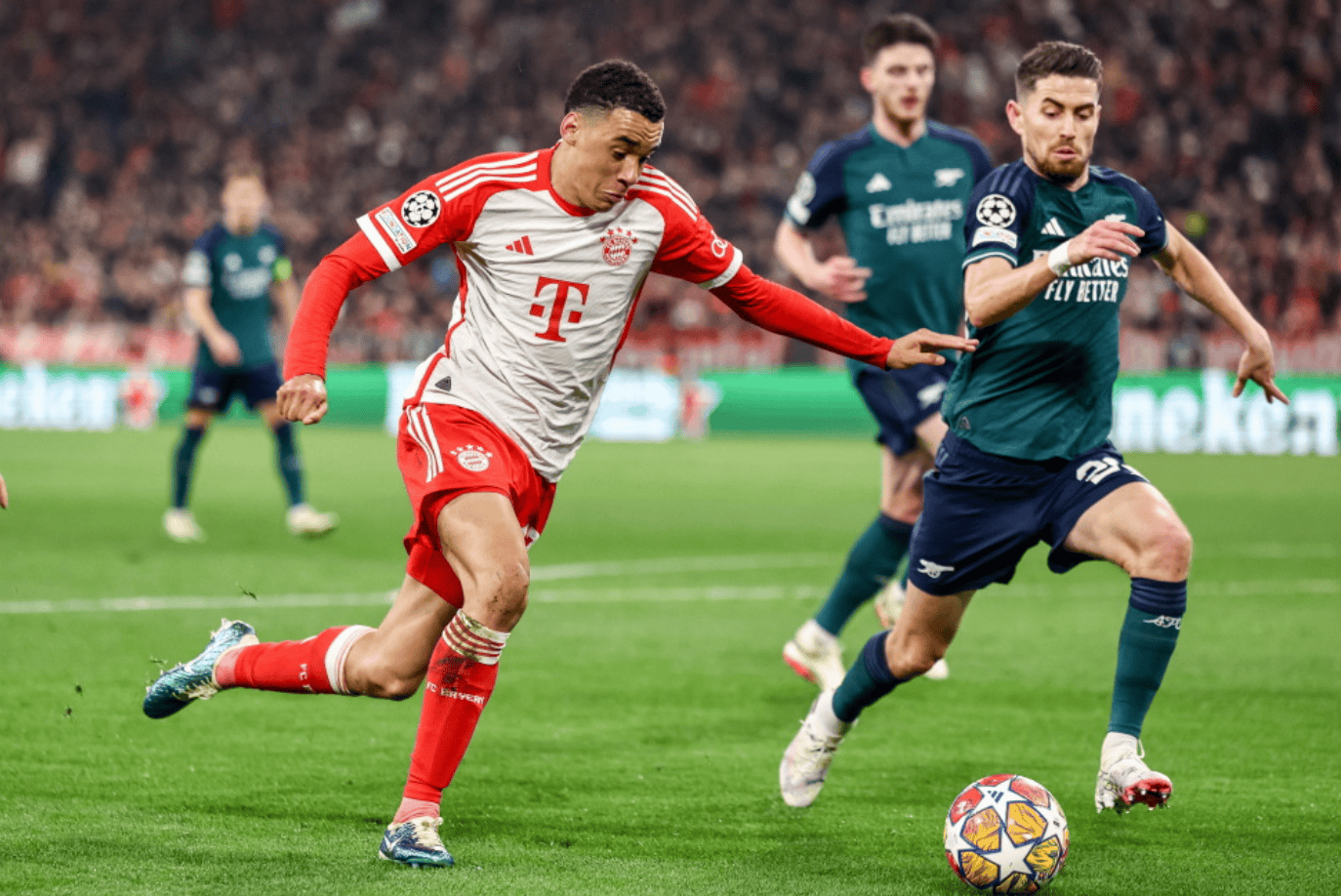 足球巴萨主帅称赞中场新核：不可替代