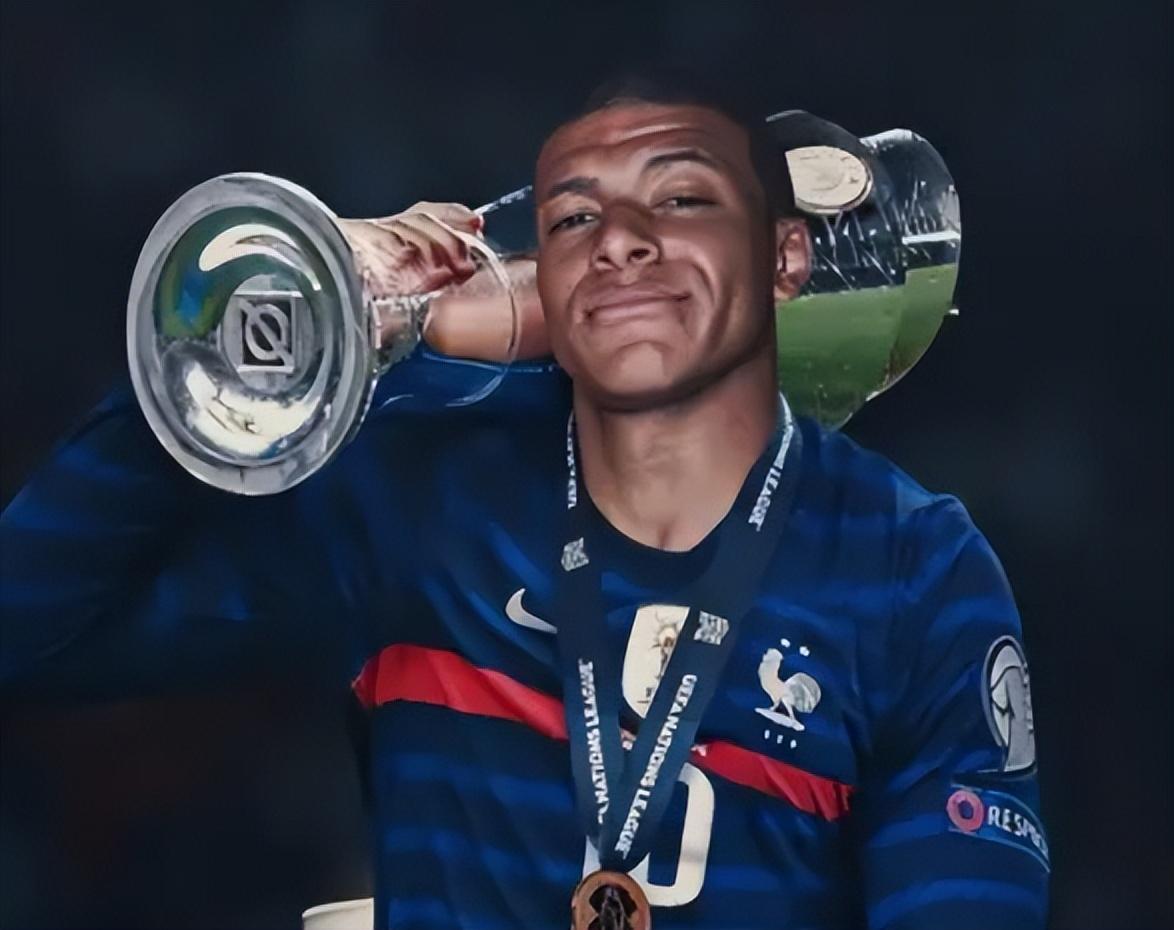 官方：罗马主帅加斯佩里尼当选意甲10月最佳主帅