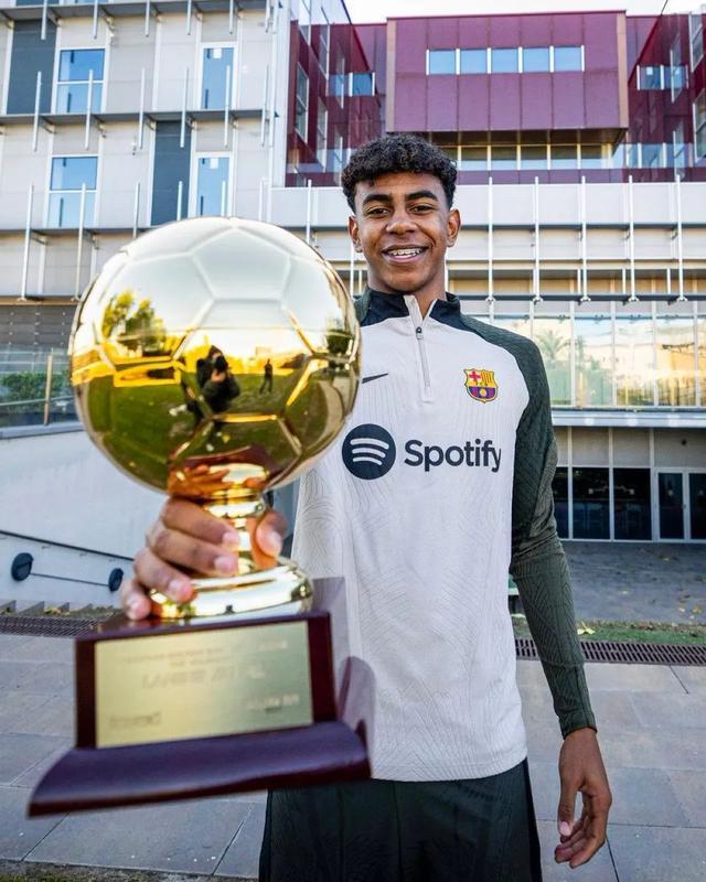 穆勒：我很喜欢看梅西踢球，一直很期待这场对决