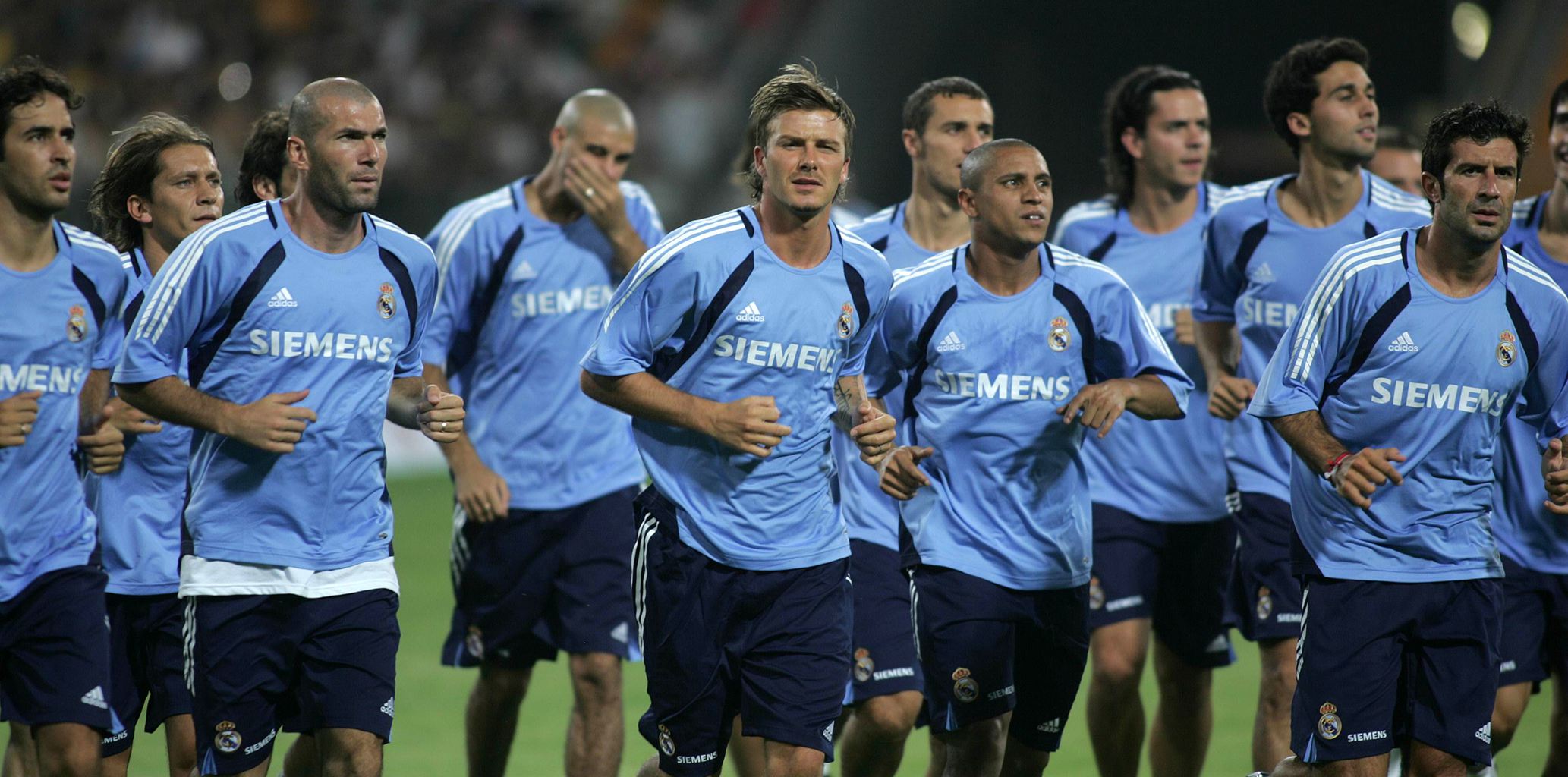 纽卡球迷在基地附近拉横幅：伊萨克是只纯粹的老鼠