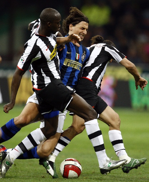 2025年成都混合团体世界杯，中国队卫冕夺冠，日本队以8-2战胜中国香港队，张本美和失一局。