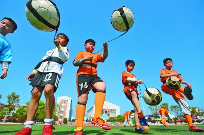 陈威vs柔佛新山半场数据：贡献5次扑救，评分暂为全场最高