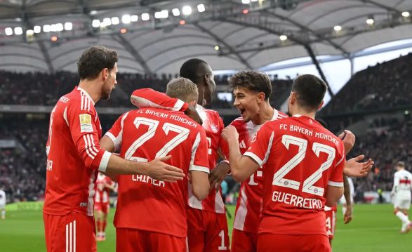 詹姆斯助攻队友完成精彩扣篮