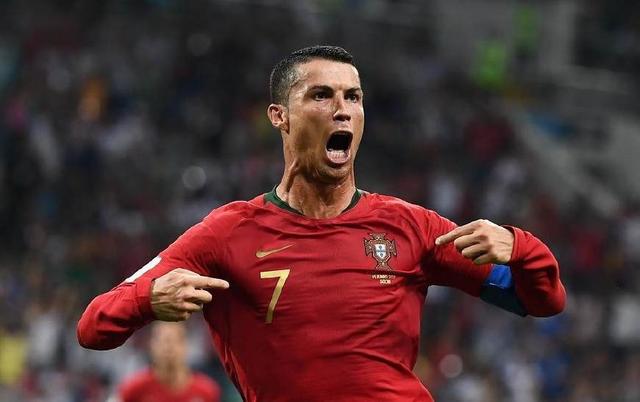 值得敬佩，凯拉特十名球迷远征近5000公里，在丹麦为球队助威