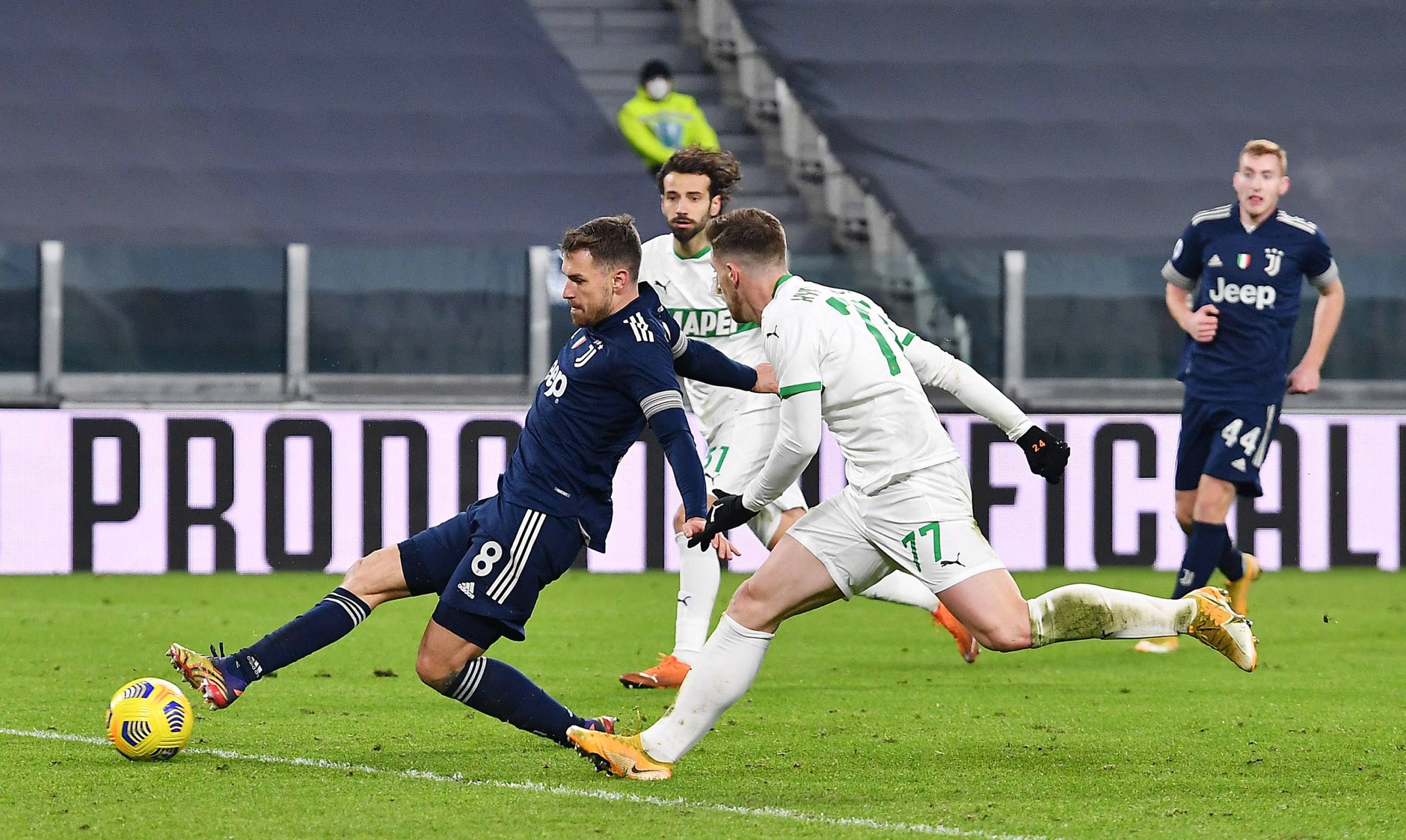 邮报：切尔西想为马帅提供足够的阵容厚度，每位置至少会有2人