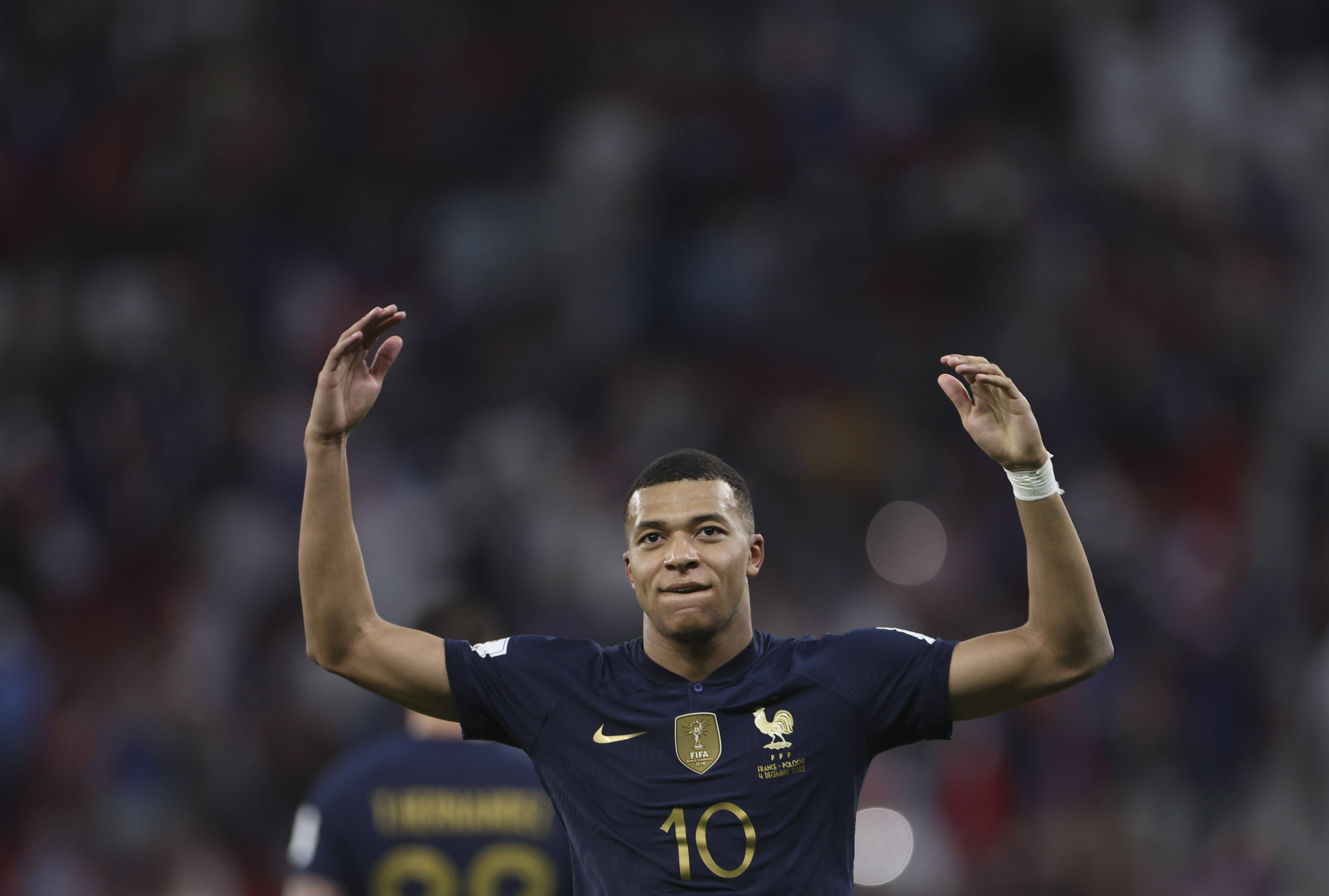 多特4-0十人黄潜，吉拉西双响，阿德耶米、斯文松建功，法比奥-席尔瓦失点